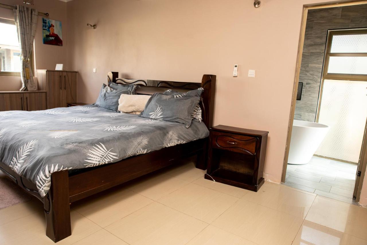 Emc Fully Furnished &Serviced Villas 4 Bedroom With Solar Power , Private Pool, Starlink Wifi ,Aircons & Dstv Lusaka Zewnętrze zdjęcie