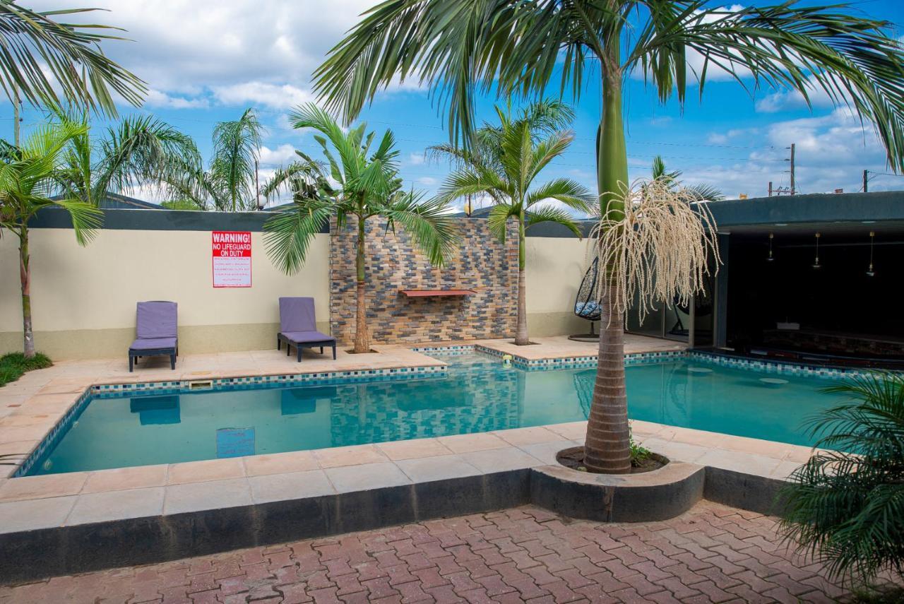 Emc Fully Furnished &Serviced Villas 4 Bedroom With Solar Power , Private Pool, Starlink Wifi ,Aircons & Dstv Lusaka Zewnętrze zdjęcie