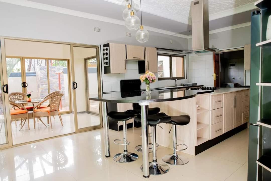 Emc Fully Furnished &Serviced Villas 4 Bedroom With Solar Power , Private Pool, Starlink Wifi ,Aircons & Dstv Lusaka Zewnętrze zdjęcie