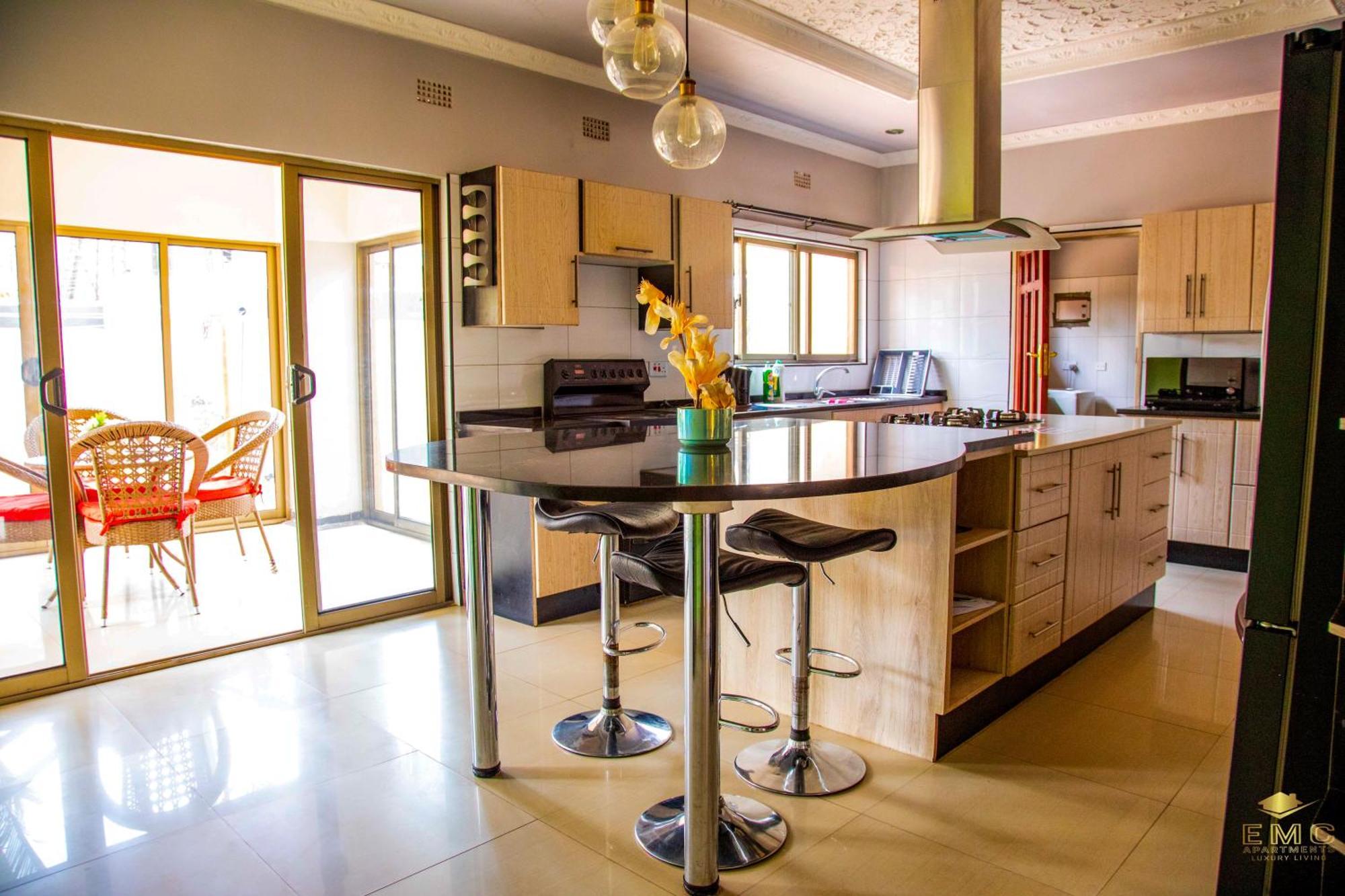 Emc Fully Furnished &Serviced Villas 4 Bedroom With Solar Power , Private Pool, Starlink Wifi ,Aircons & Dstv Lusaka Zewnętrze zdjęcie